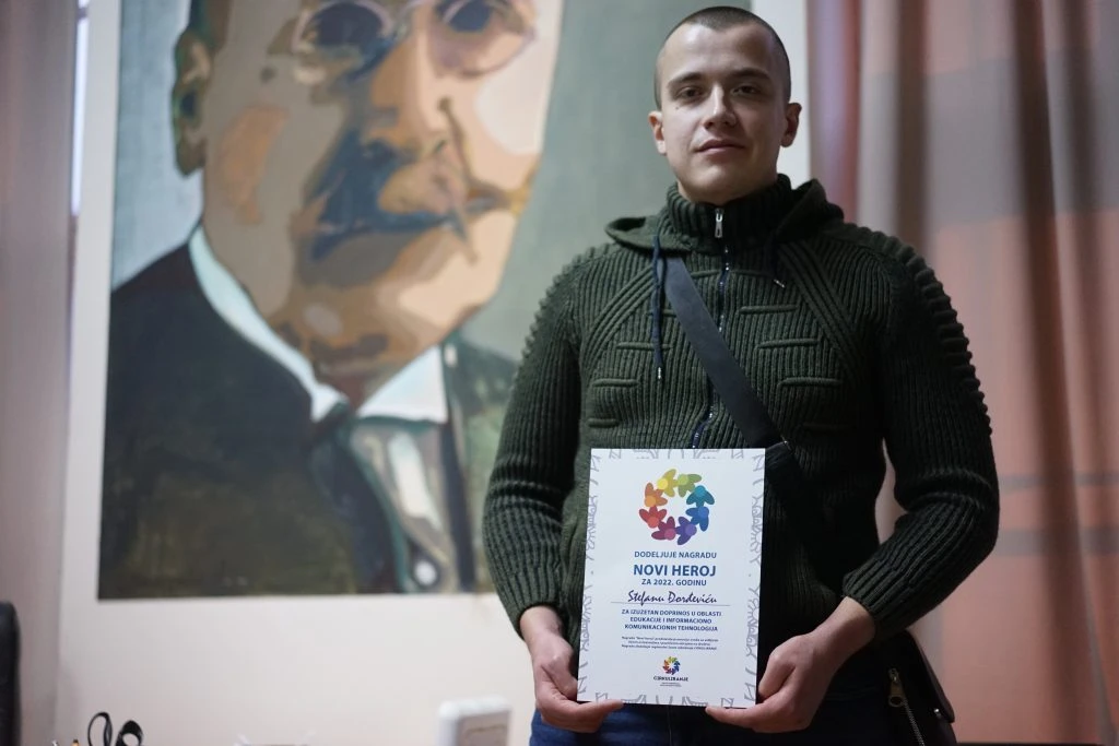 The NEW HERO award for outstanding contribution in education and in the field of ICT was awarded to Stefan Đorđević.